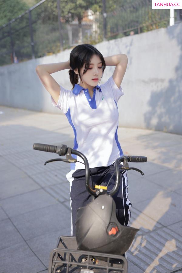 豆瓣酱  [XiuRen]高清写真图 2024.01.19 No.7994 豆瓣酱 制服美臀第64张图片
